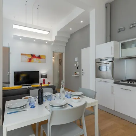 Elegant Duplex In فلورنس